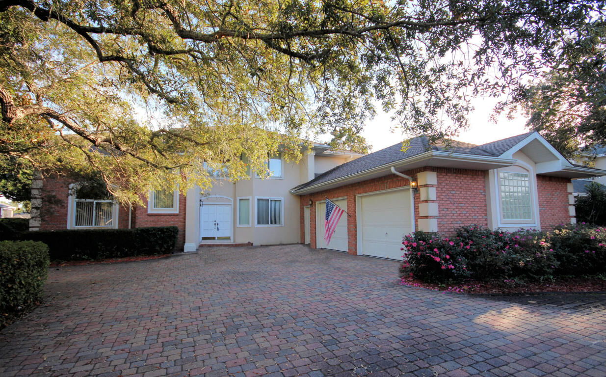 Property Photo:  4402 Windlake Drive  FL 32578 