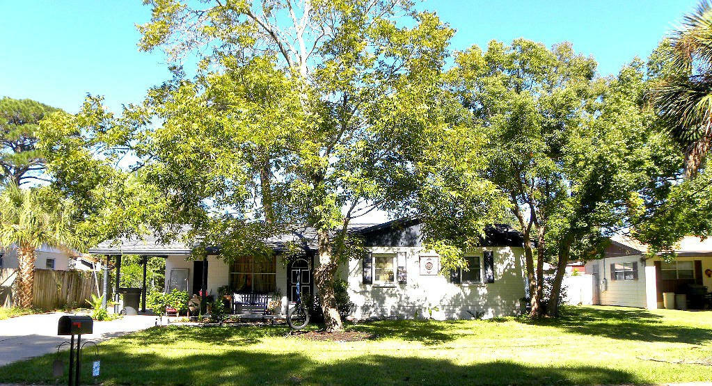 Property Photo:  225 NE Hughes Street  FL 32548 