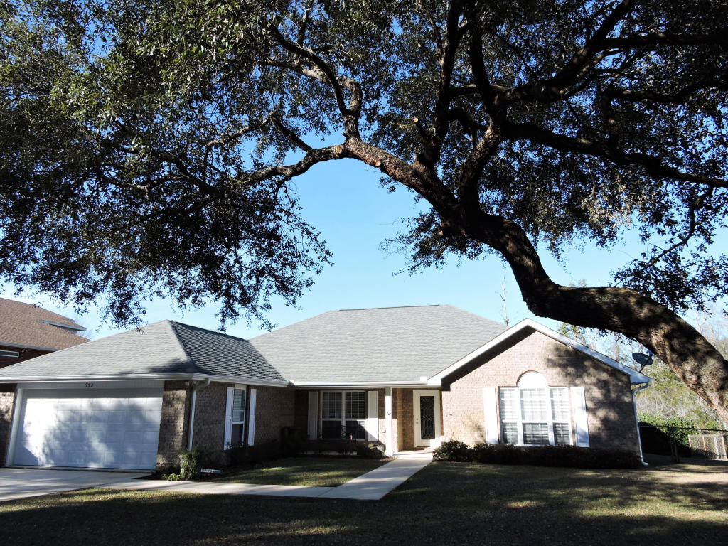 Property Photo: 952 Lake Drive FL 32578
