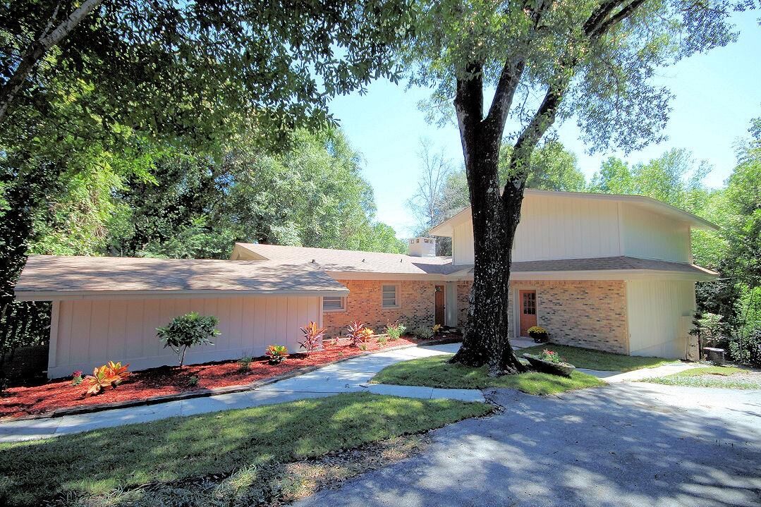 Property Photo: 401 Redwood Avenue FL 32578