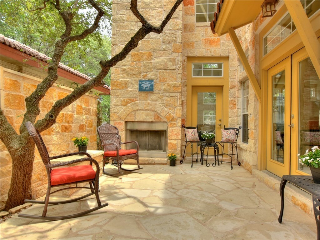 Property Photo:  8 Grapewood Court  TX 78738 