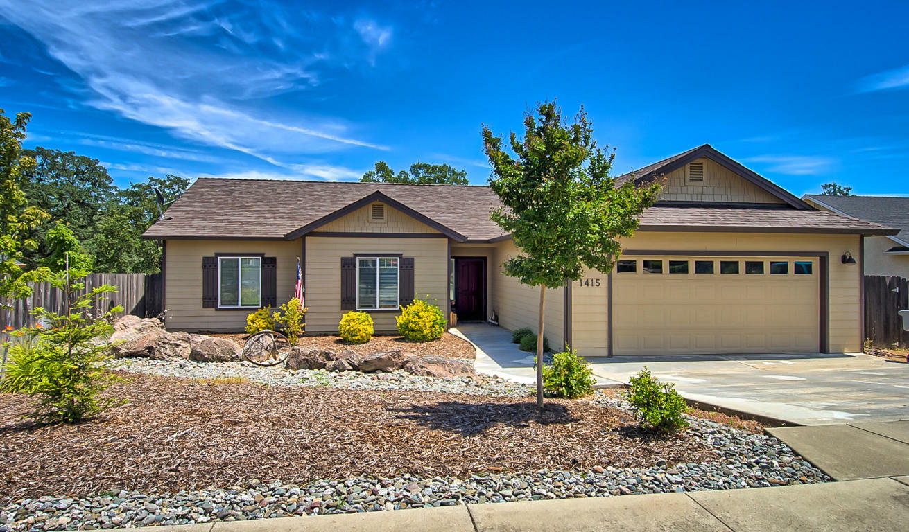 Property Photo:  1415 Lear Way  CA 96001-2323 