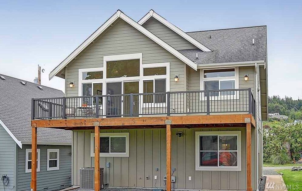 Property Photo:  219 Maple St  WA 98282 