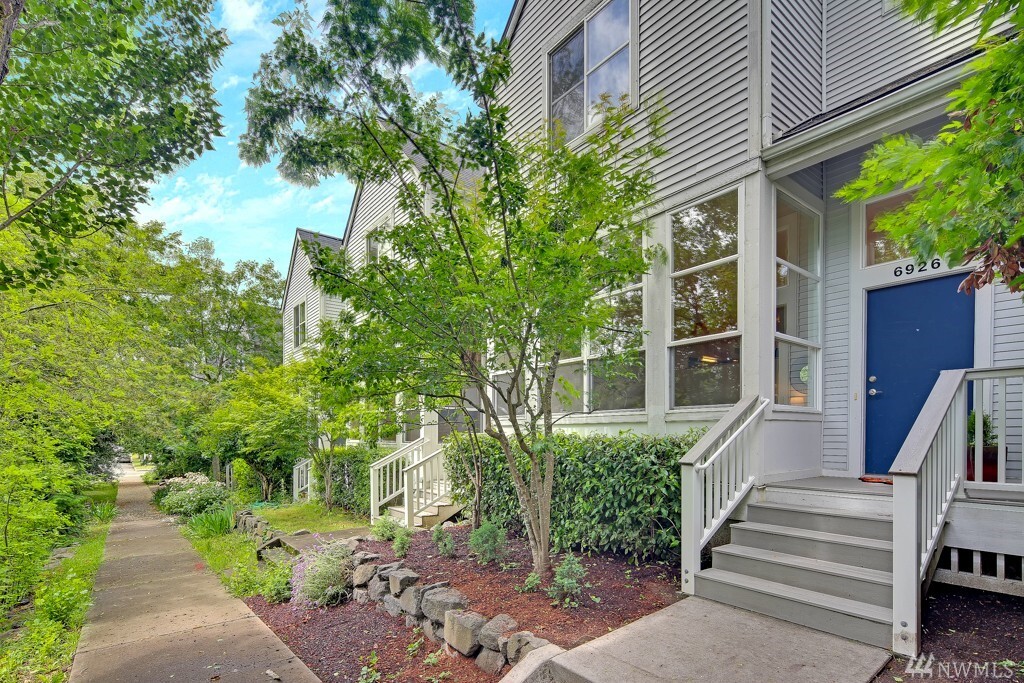 Property Photo: 6926 30th Ave S WA 98108