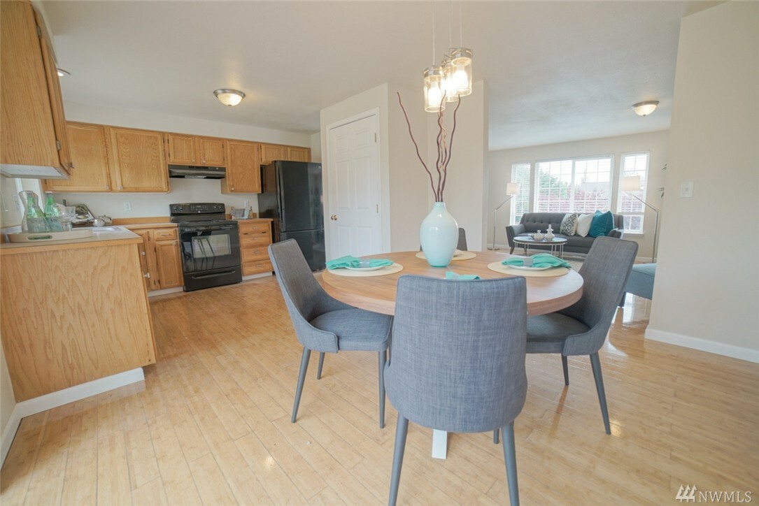 Property Photo: 12707 224th St Ct E WA 98338