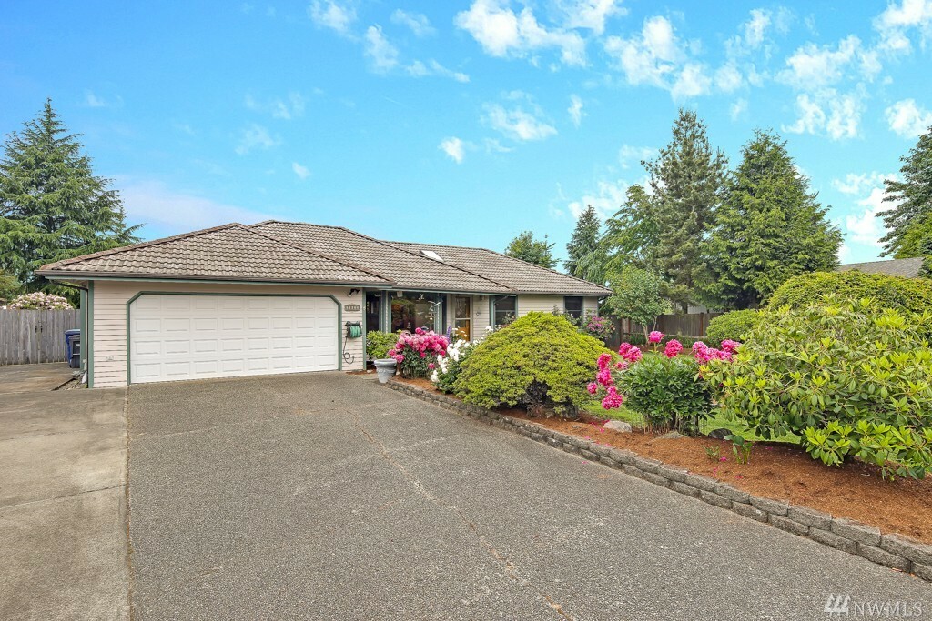 Property Photo:  20532 6th Place W  WA 98036 