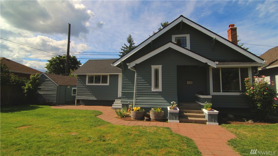 Property Photo:  515 S Division Lane  WA 98418 