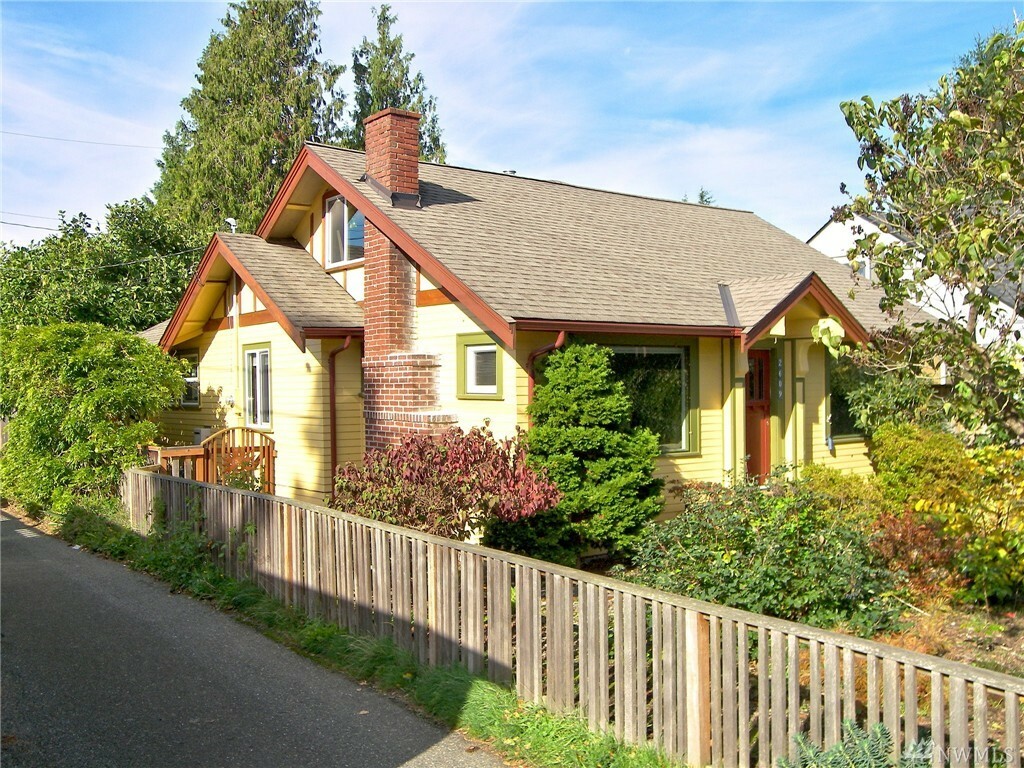 Property Photo: 2609 Williams St WA 98225