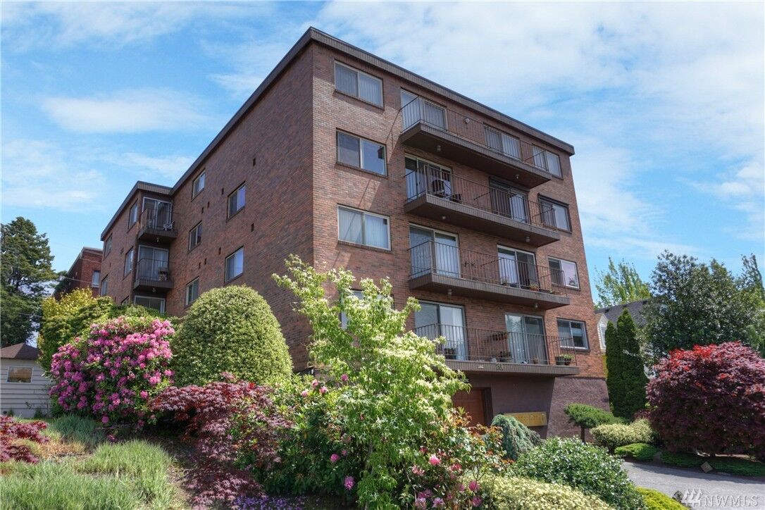 Property Photo:  2619 Rucker Avenue 14  WA 98201 
