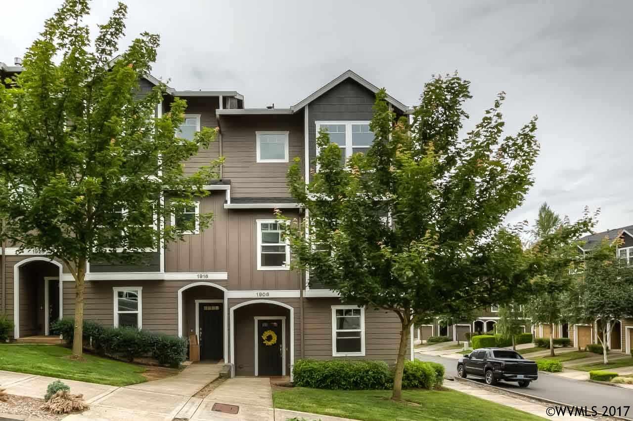 Property Photo: 1906 Kari Dawn Av SE OR 97306