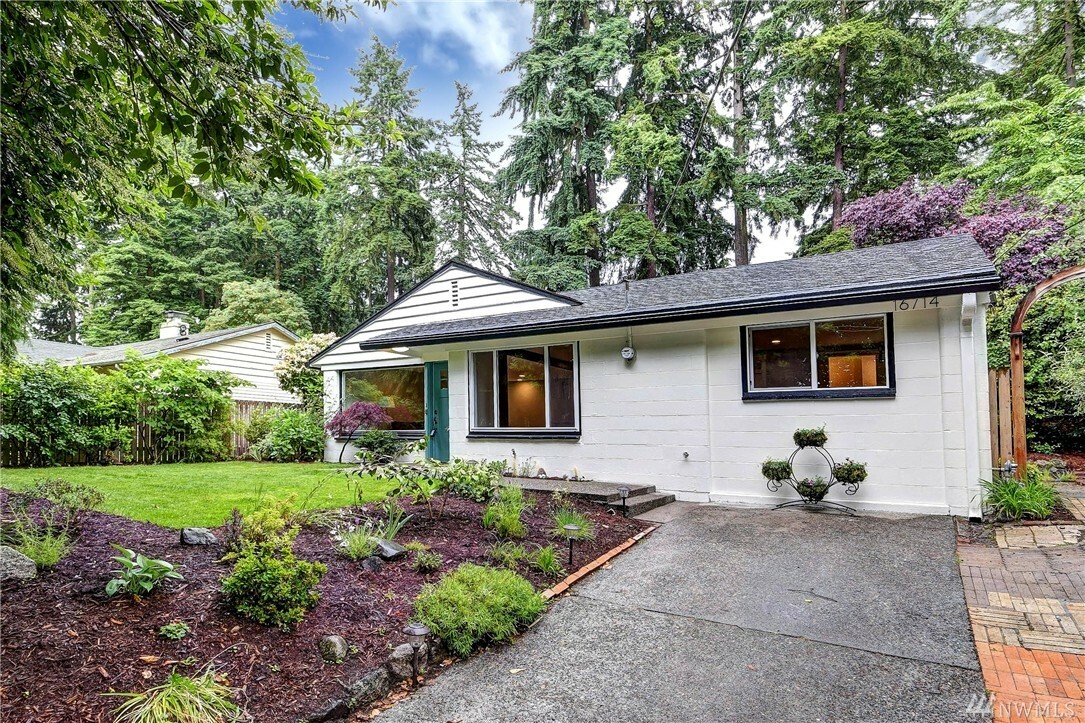 Property Photo:  16714 Fremont Ave N  WA 98133 