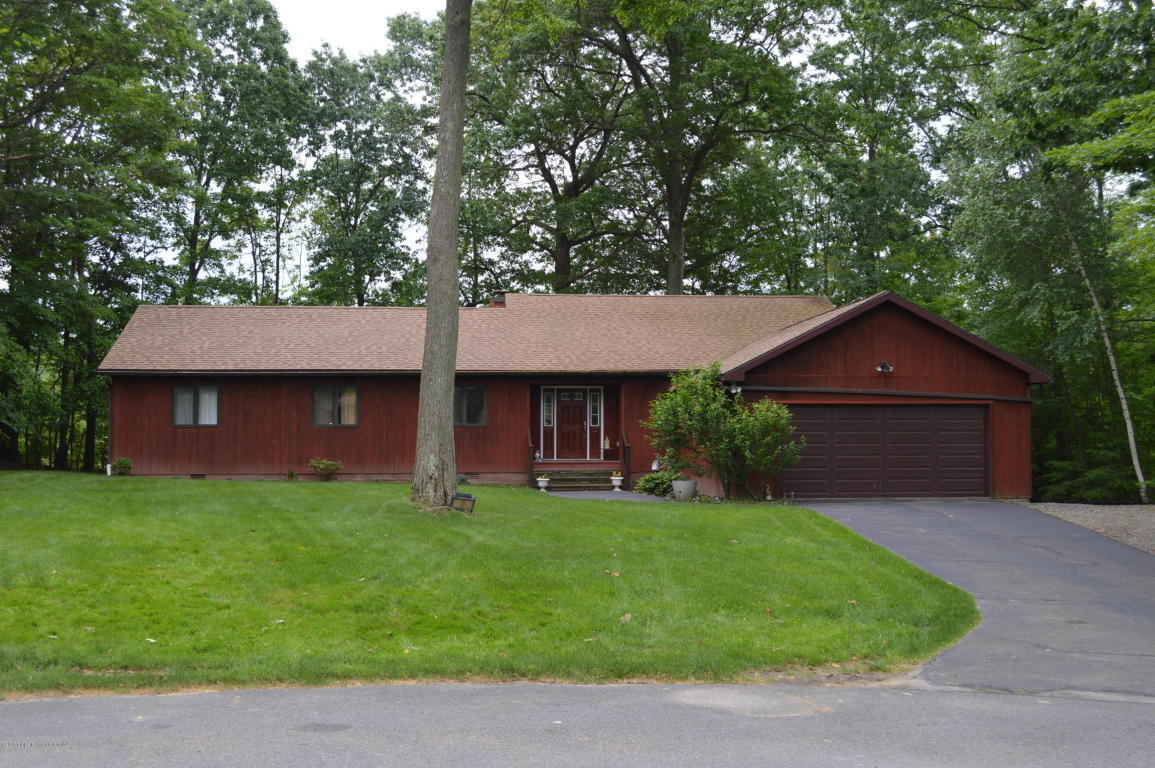 Property Photo: 2 Rosewood Circle PA 18411