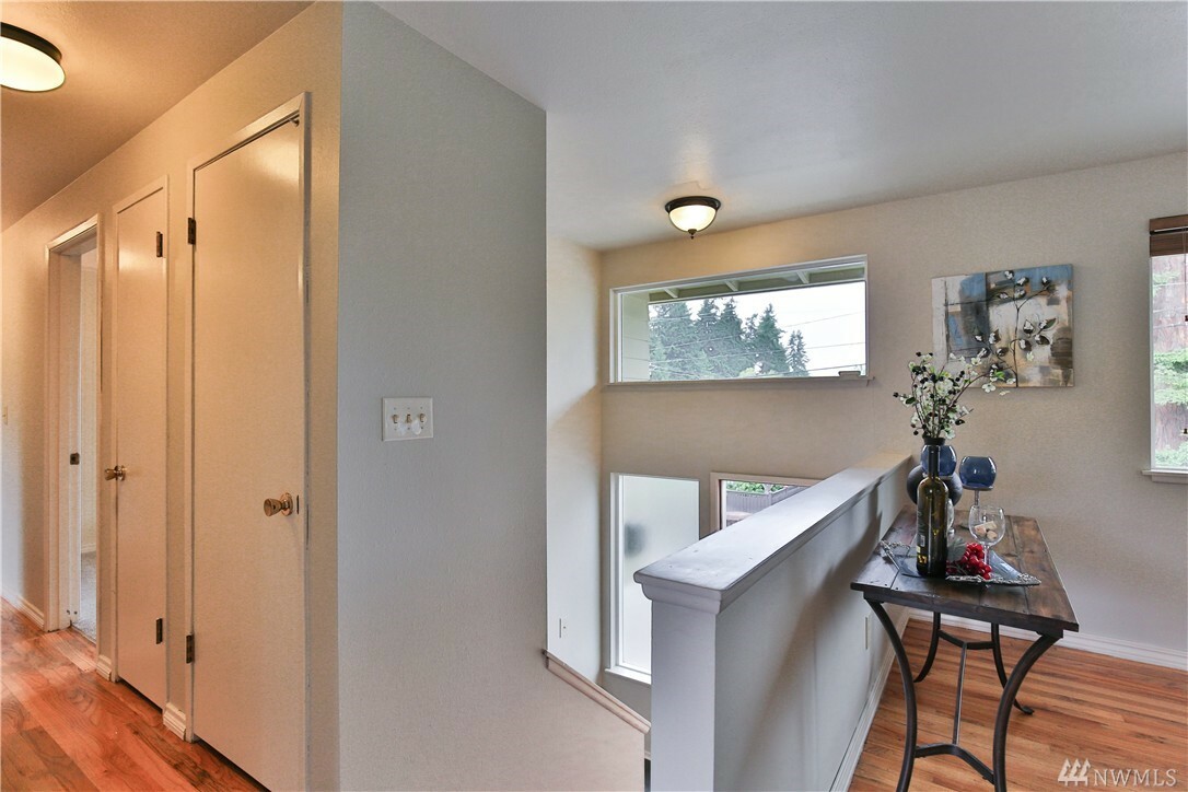 Property Photo:  310 Pine St  WA 98020 