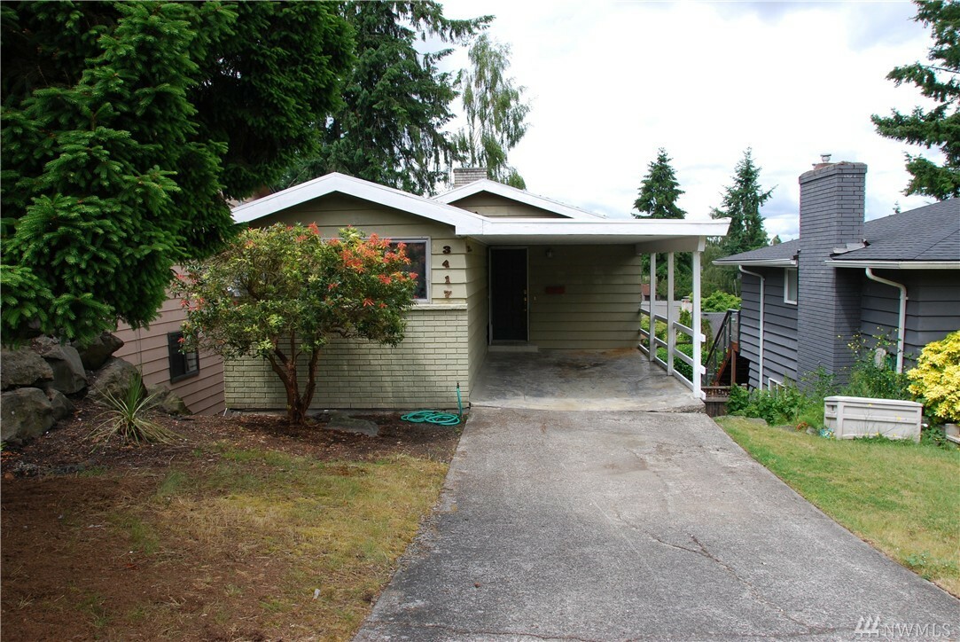 Property Photo:  3417 39th Ave W  WA 98199 