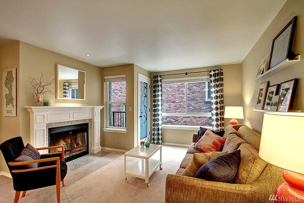 Property Photo:  7814 Greenwood Ave N 203  WA 98103 