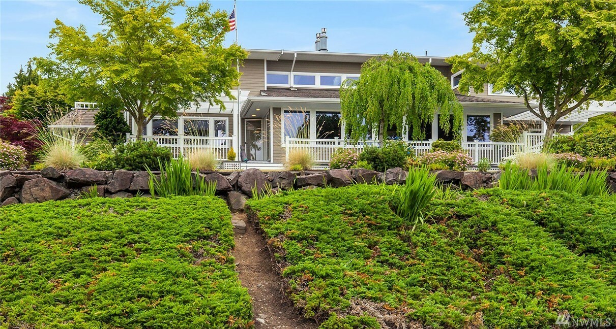 Property Photo: 820 Olympic Ave WA 98020