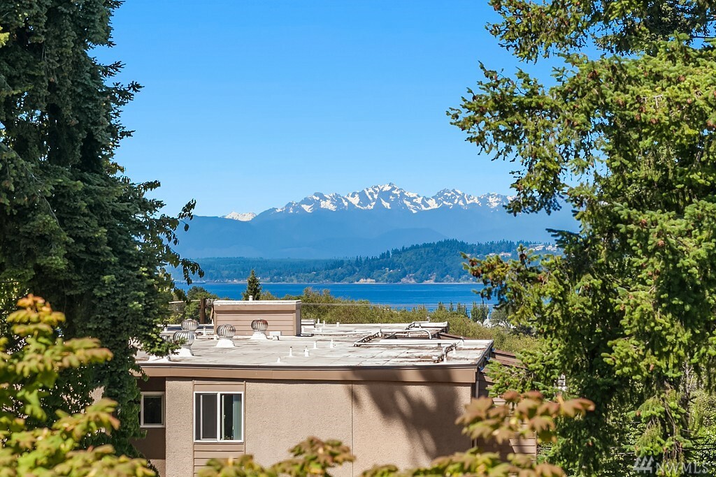 Property Photo:  400 Walnut St 304  WA 98020 