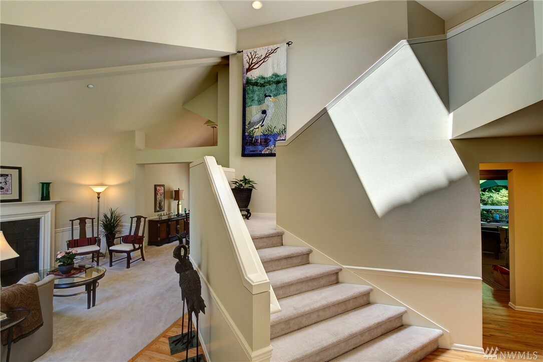 Property Photo: 605 NW Everwood Dr WA 98027