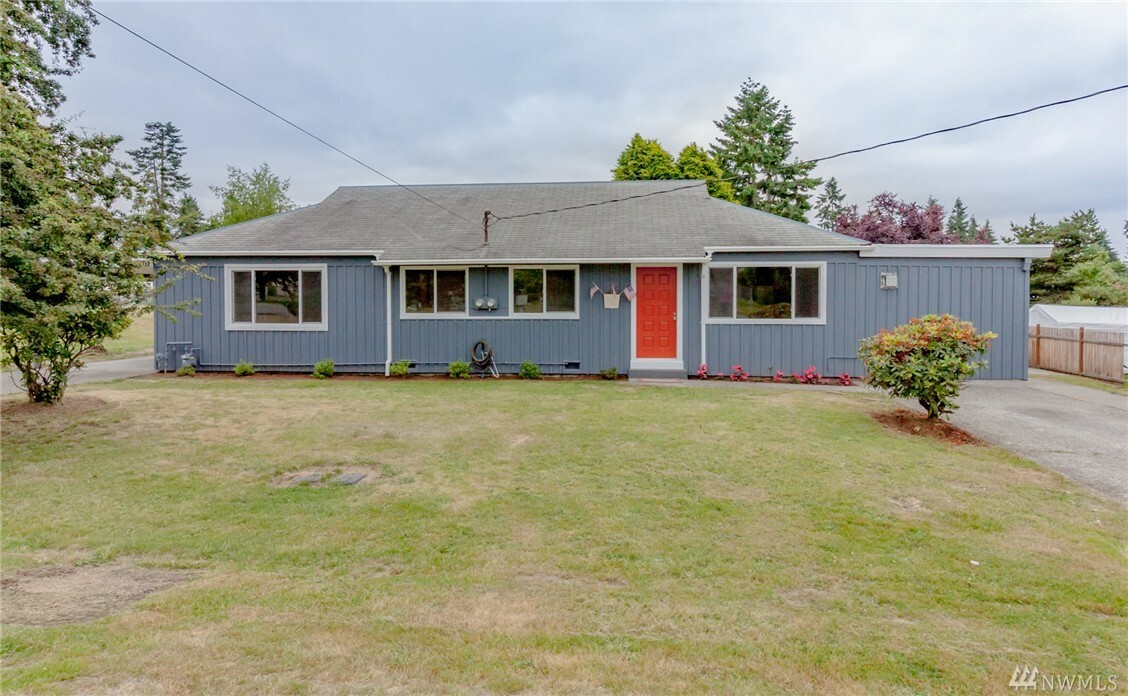 Property Photo:  1709 Queens St  WA 98354 