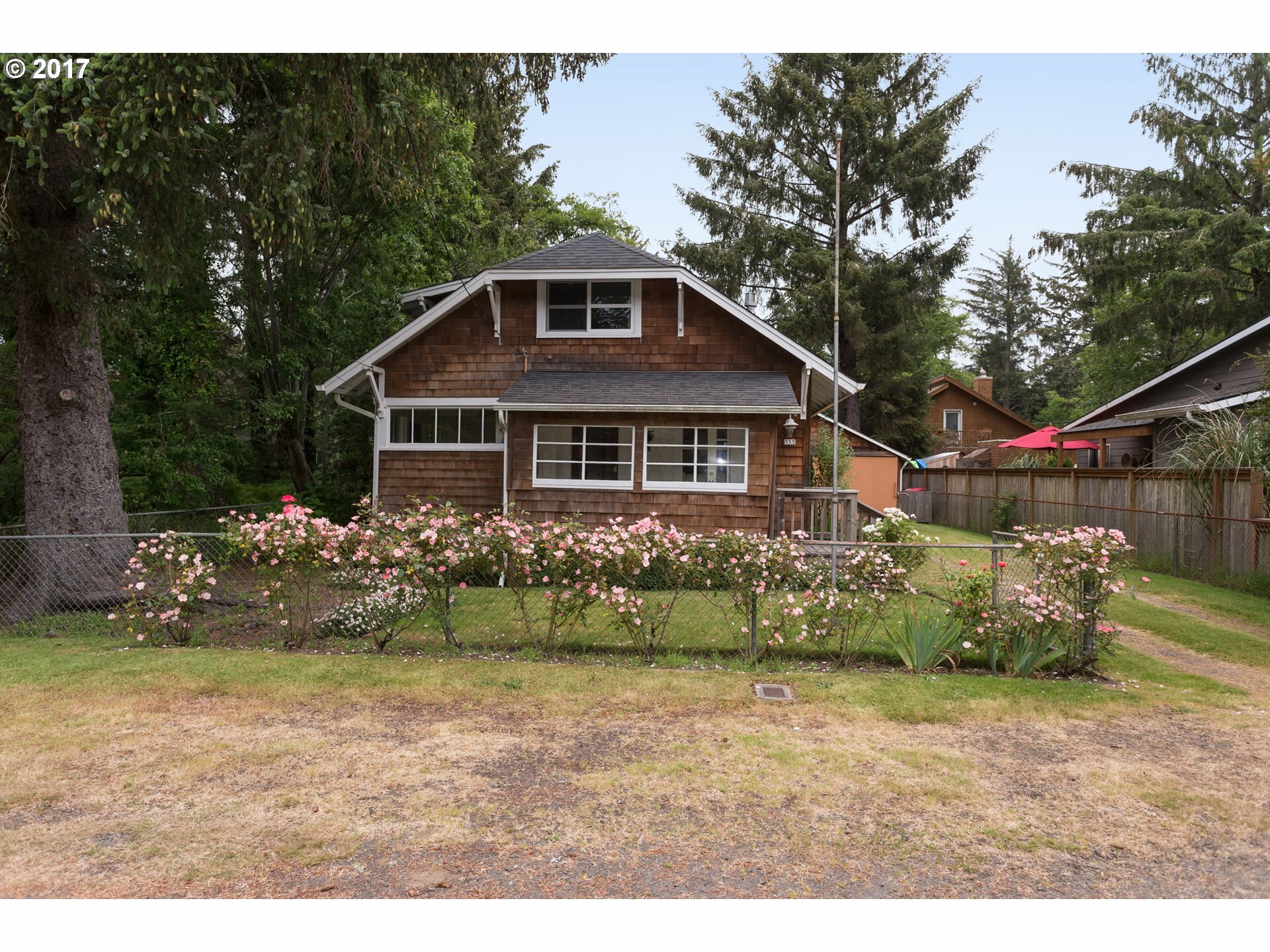 Property Photo:  555 N Larch St  OR 97110 