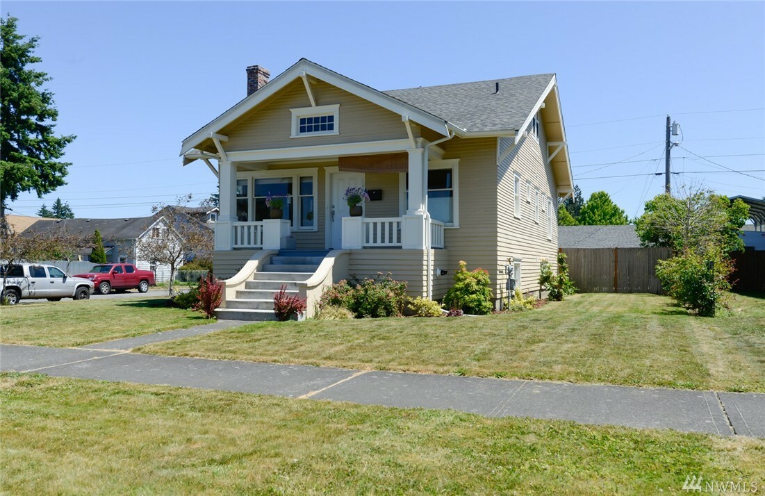 Property Photo:  1801 Virginia Ave  WA 98201 