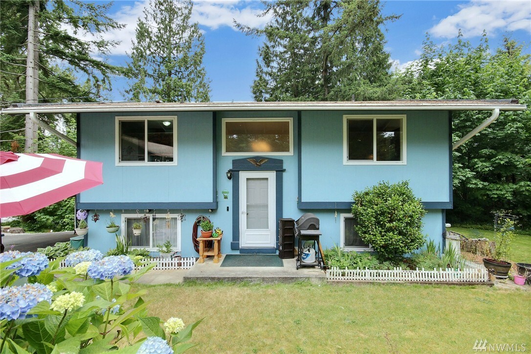 Property Photo:  15205 207th Place SE  WA 98059 