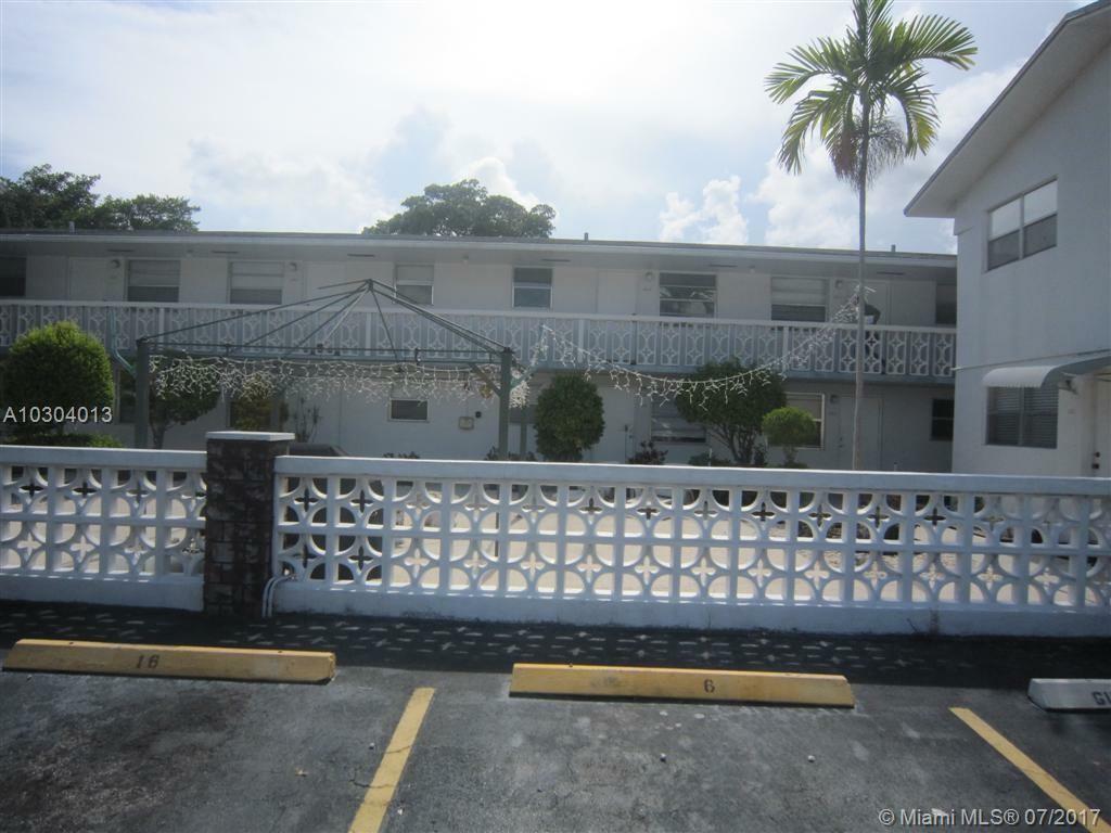 Property Photo: 400 SE 3rd Ave 104 FL 33009