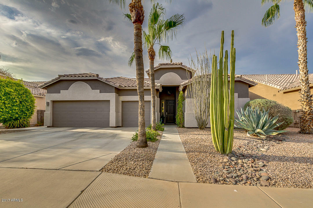 Property Photo:  918 W Juniper Avenue  AZ 85233 