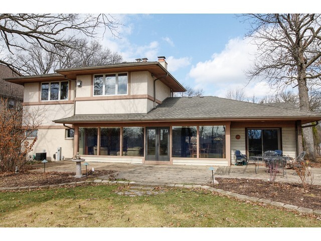 Property Photo: 8 Woodridge Drive IL 60523