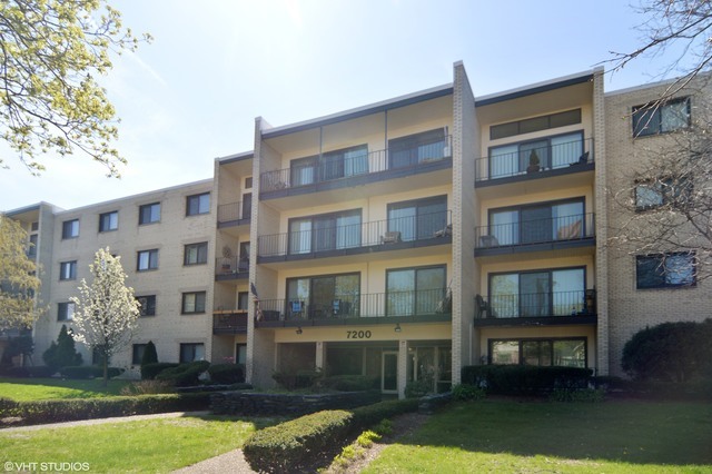 Property Photo: 7200 Ridge Boulevard 3A IL 60645