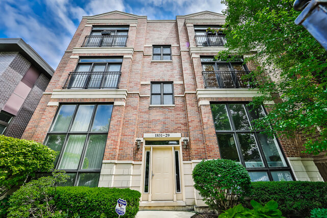 Property Photo: 1829 Fairfield Avenue 3S IL 60647