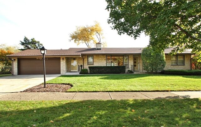 Property Photo:  949 Wilkinson Parkway  IL 60068
