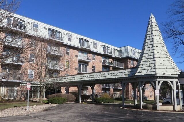 Property Photo: 5125 Blodgett Avenue 412 IL 60515