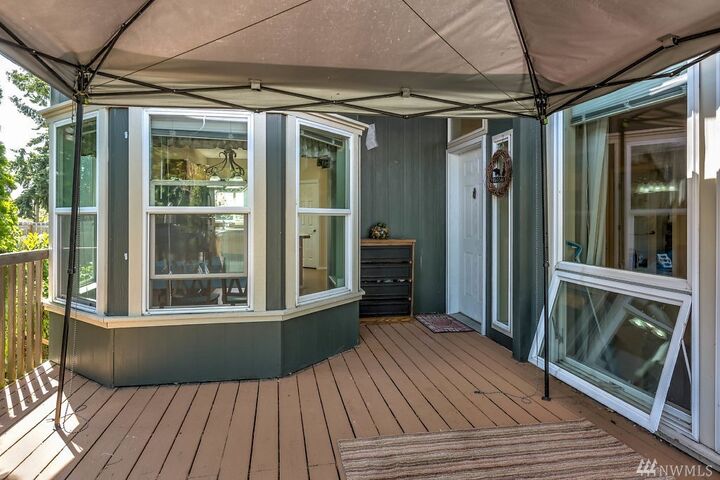 Property Photo: 1005 Diane Ave WA 98277