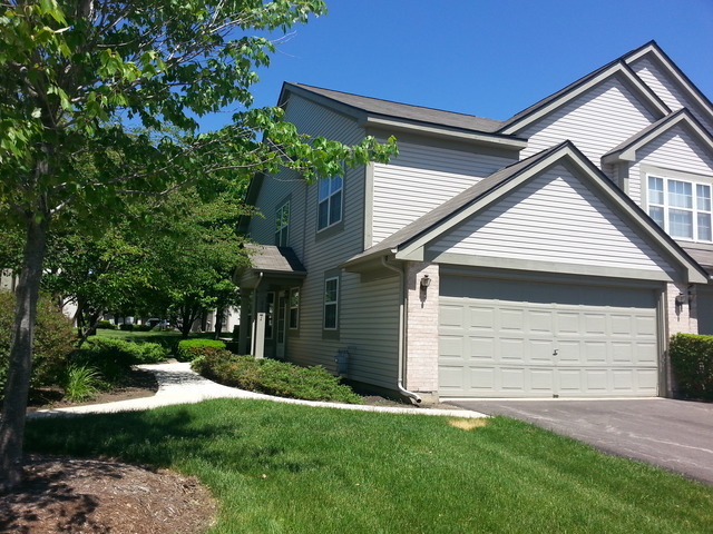 Property Photo: 647 Lancaster Circle IL 60123