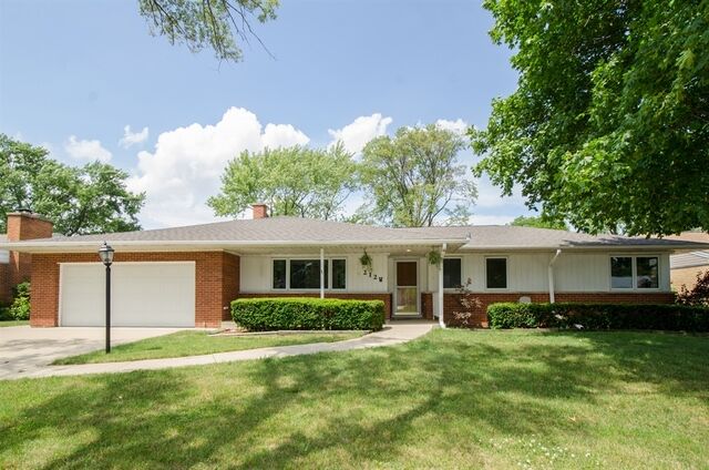Property Photo:  212 Kathleen Drive  IL 60068 