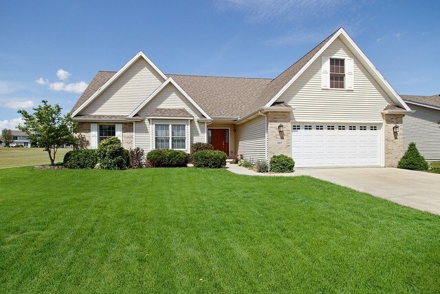 Property Photo:  685 Peony Lane  IL 60914 