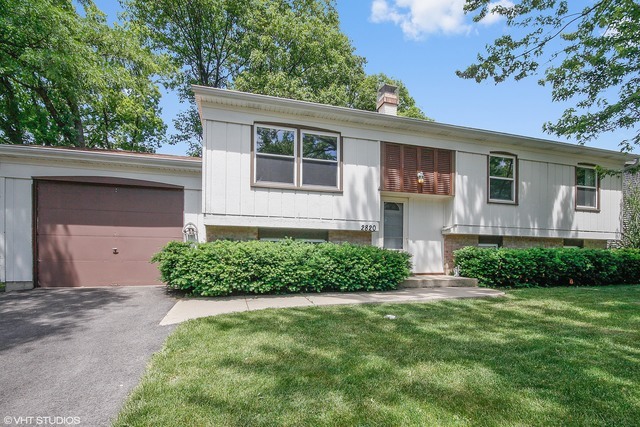 Property Photo: 2820 Edgewood Parkway IL 60517