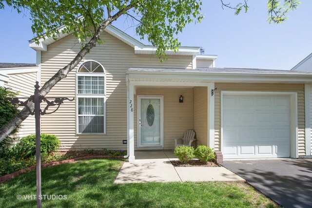 Property Photo: 228 Newbury Drive IL 60042