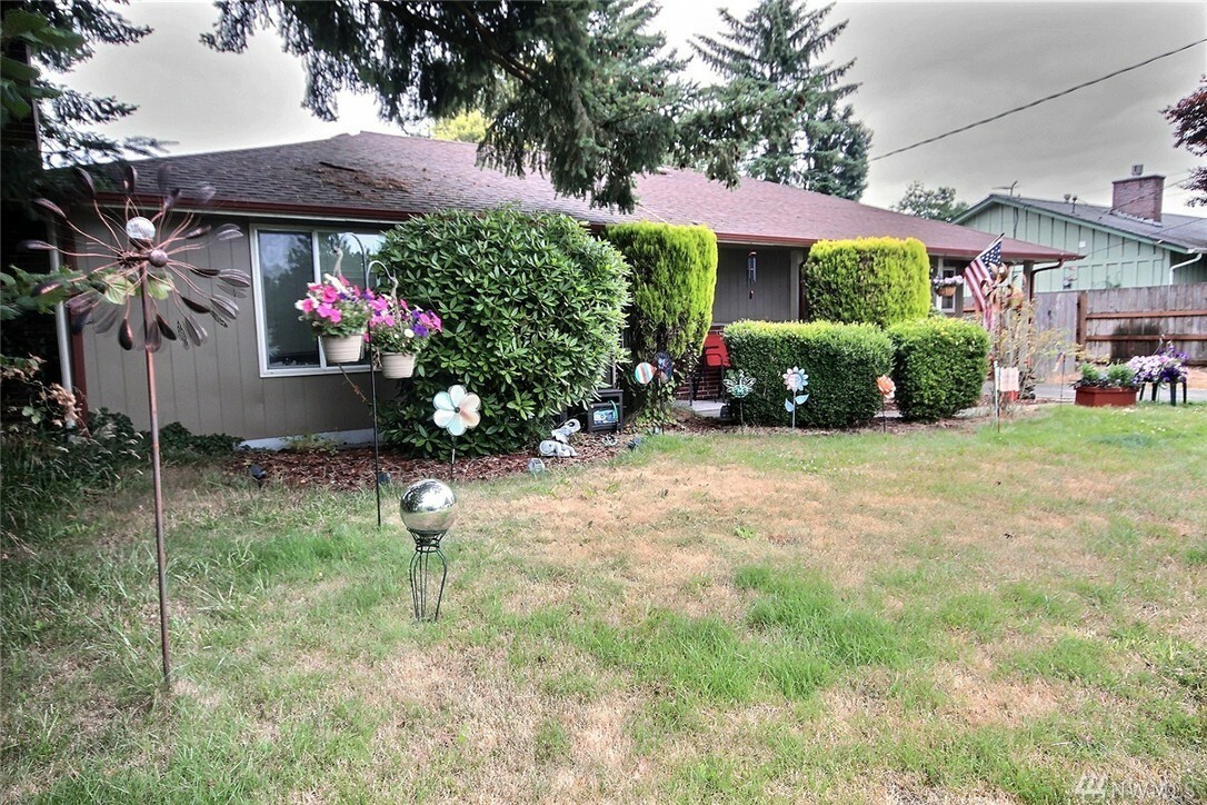 Property Photo:  111 Pacific Ave S  WA 98047 