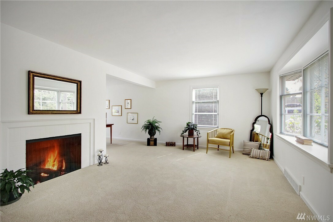 Property Photo: 4808 NE 74th St WA 98115