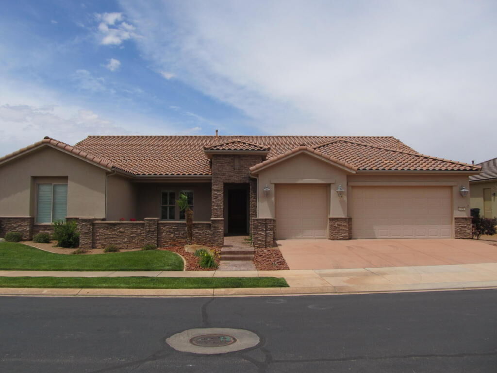 Property Photo: 2044 W Aspiration Point Cir UT 84790