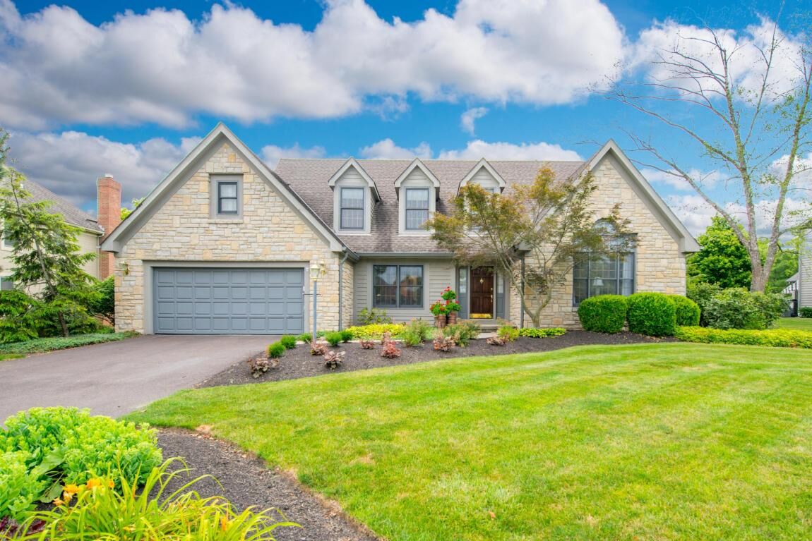 Property Photo: 8187 Davington Drive OH 43017