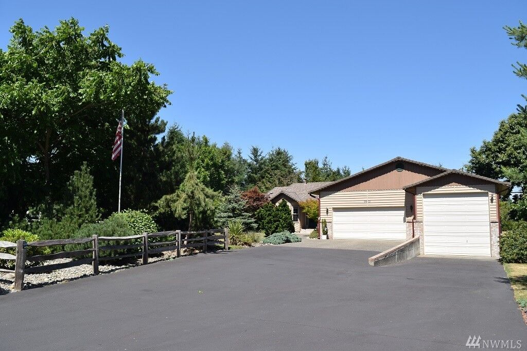 Property Photo:  9910 37th Ct SE  WA 98513 