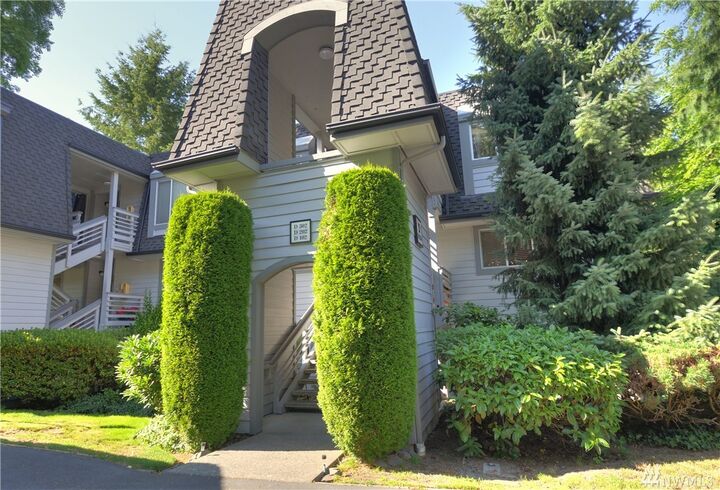 Property Photo:  9824 NE 142nd Place D202  WA 98034 
