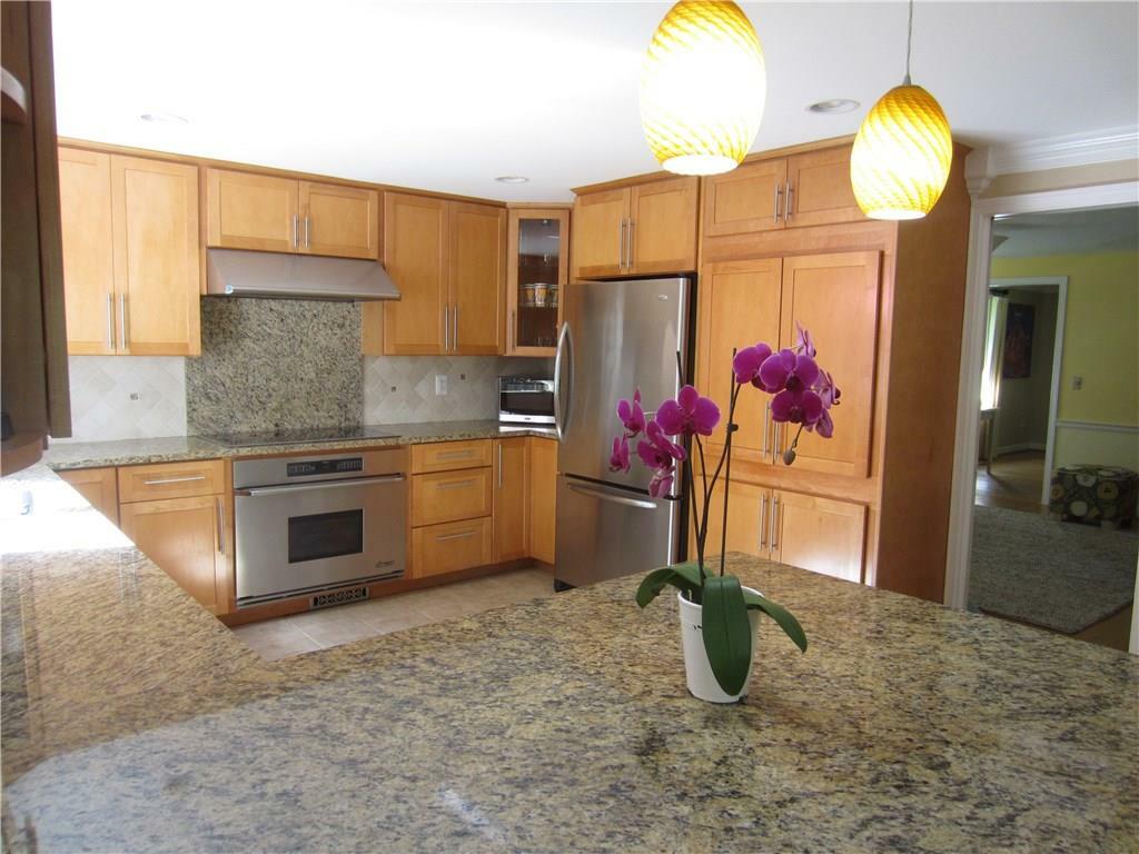 Property Photo: 7 Somerset Lane CT 06070