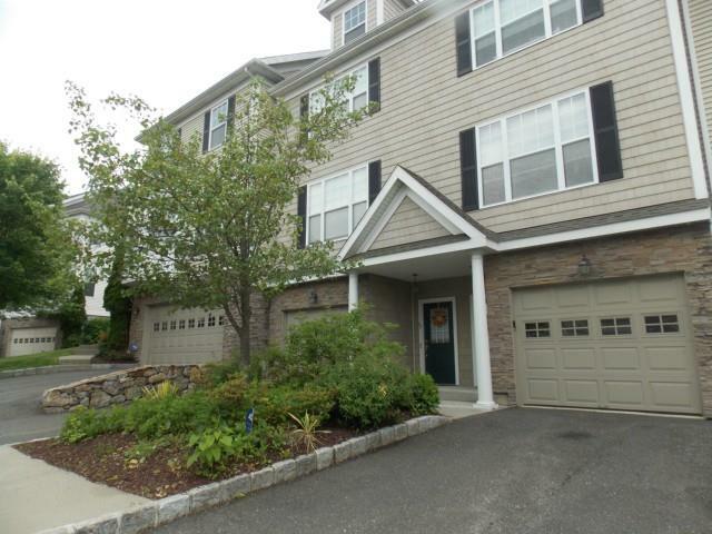 Property Photo:  94 Woodcrest Lane 94  CT 06810 