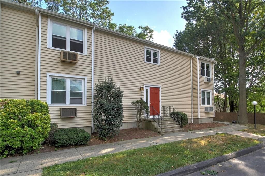 Property Photo:  79 Hill Street E  CT 06460 