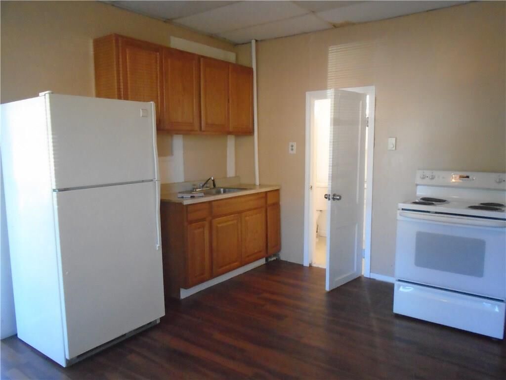 Property Photo: 1107 Stratford Avenue B CT 06607