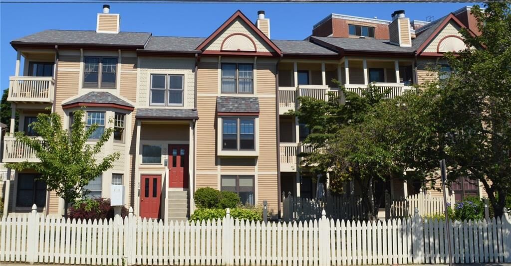 Property Photo:  152 Front Street  CT 06513